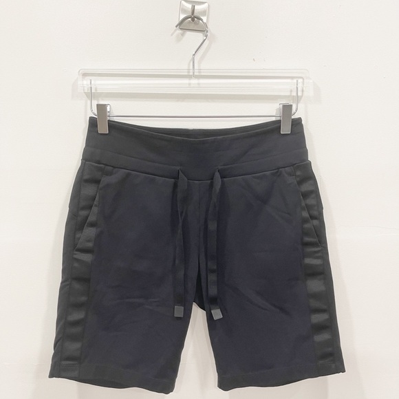 Athleta Metro Downtown Shorts Drawstring Side Strip Black Athleisure X-Small - Picture 3 of 9